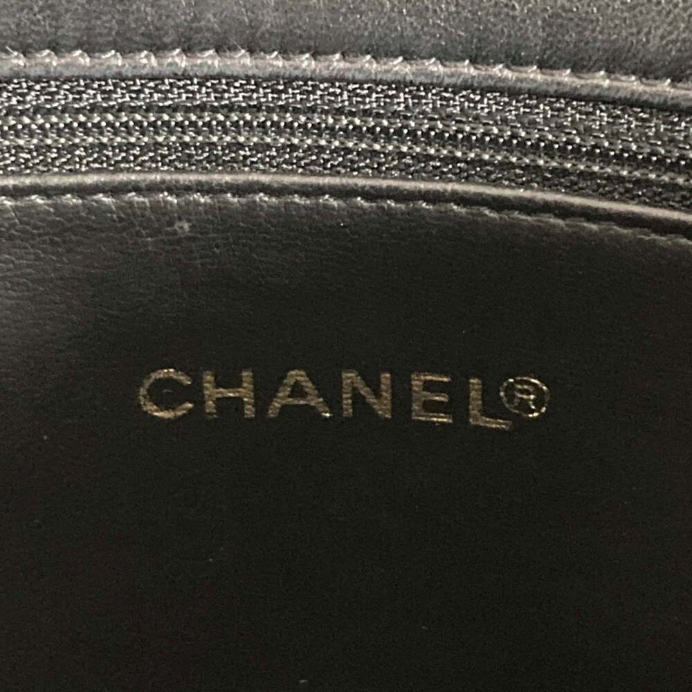 CHANEL Black Lambskin Leather Shoulder Bag - Picture 10 of 16